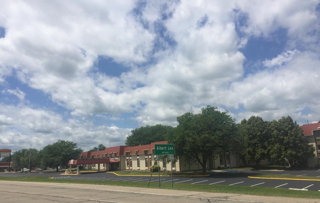 Ramada By Wyndham Albert Lea Exterior photo