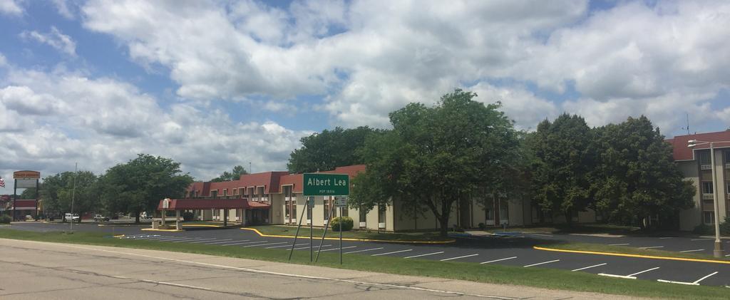 Ramada By Wyndham Albert Lea Exterior photo