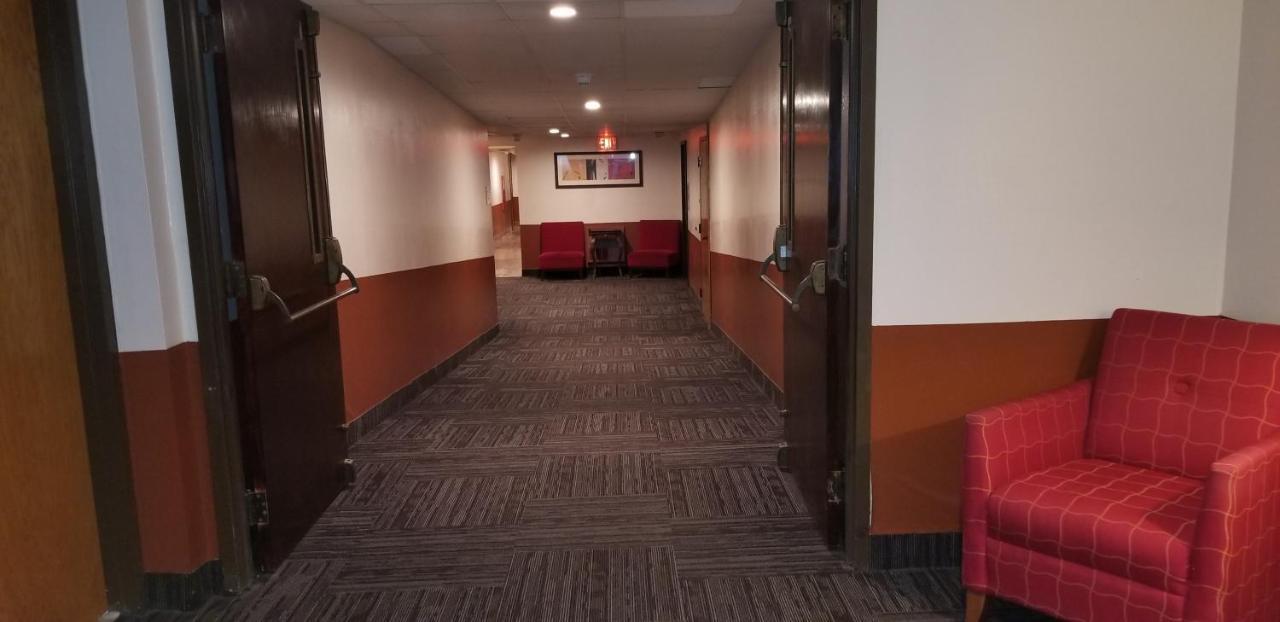 Ramada By Wyndham Albert Lea Exterior photo