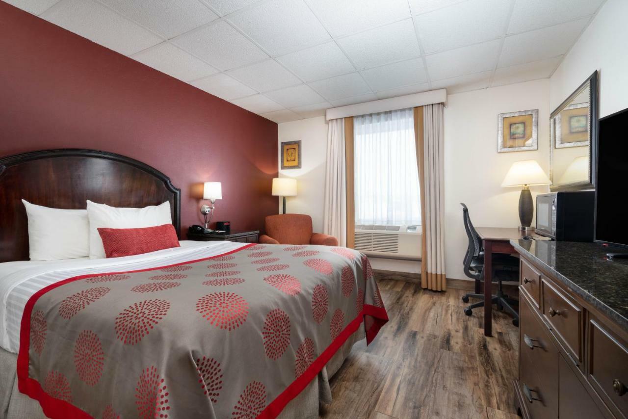 Ramada By Wyndham Albert Lea Exterior photo