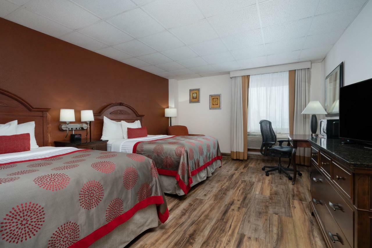 Ramada By Wyndham Albert Lea Exterior photo