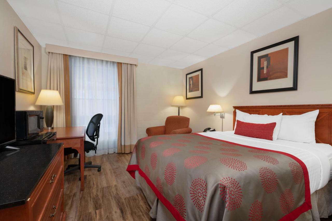 Ramada By Wyndham Albert Lea Exterior photo