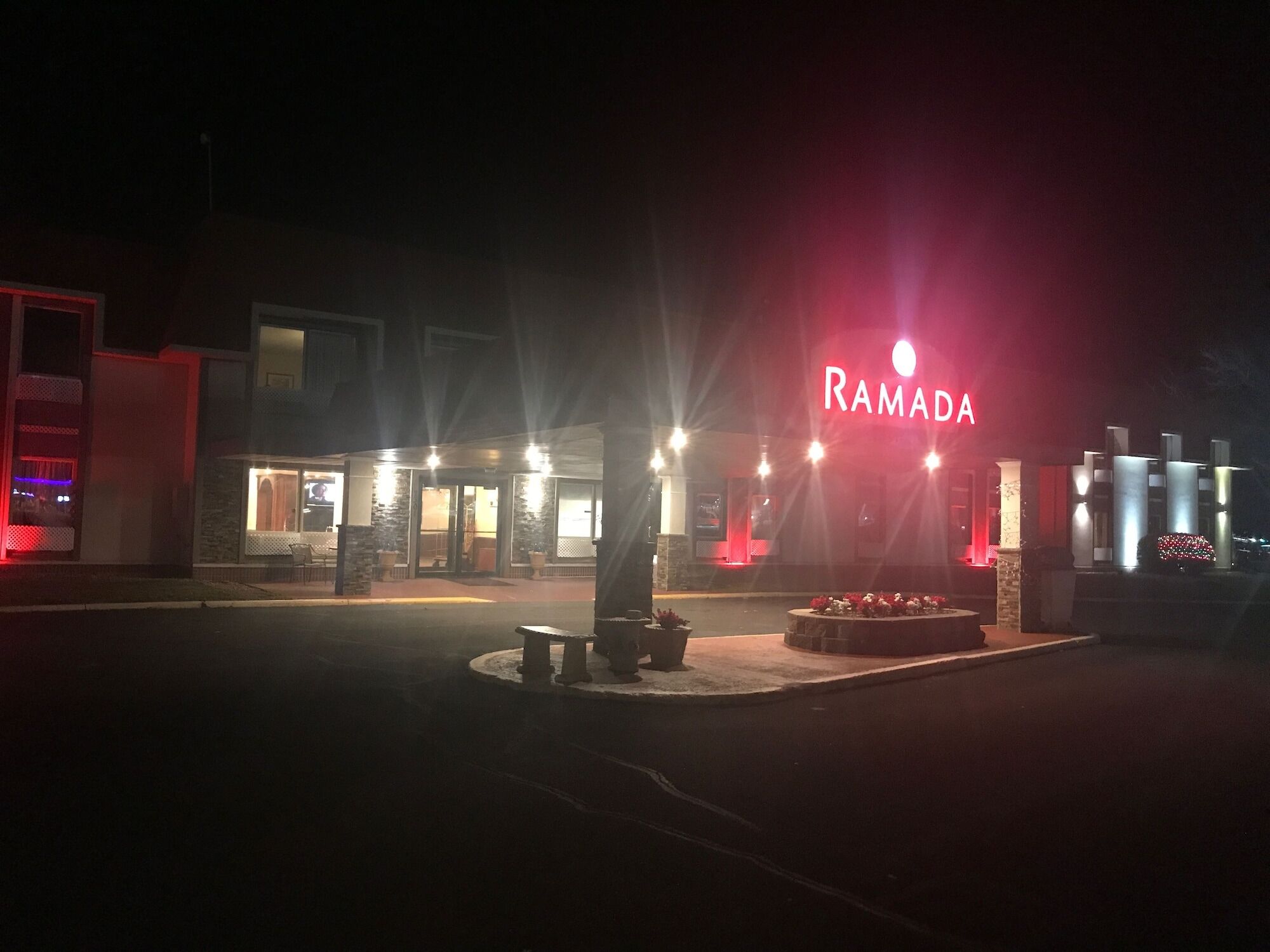 Ramada By Wyndham Albert Lea Exterior photo