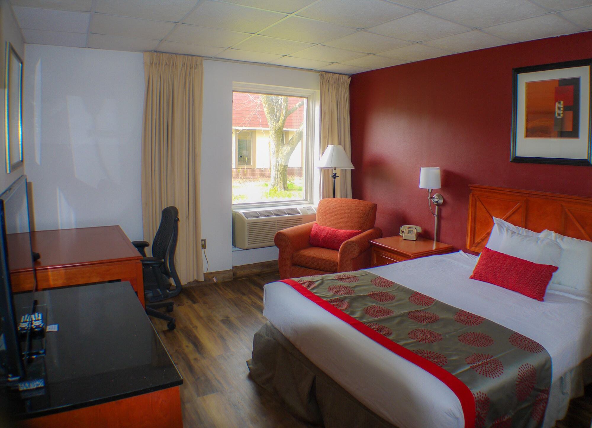 Ramada By Wyndham Albert Lea Exterior photo