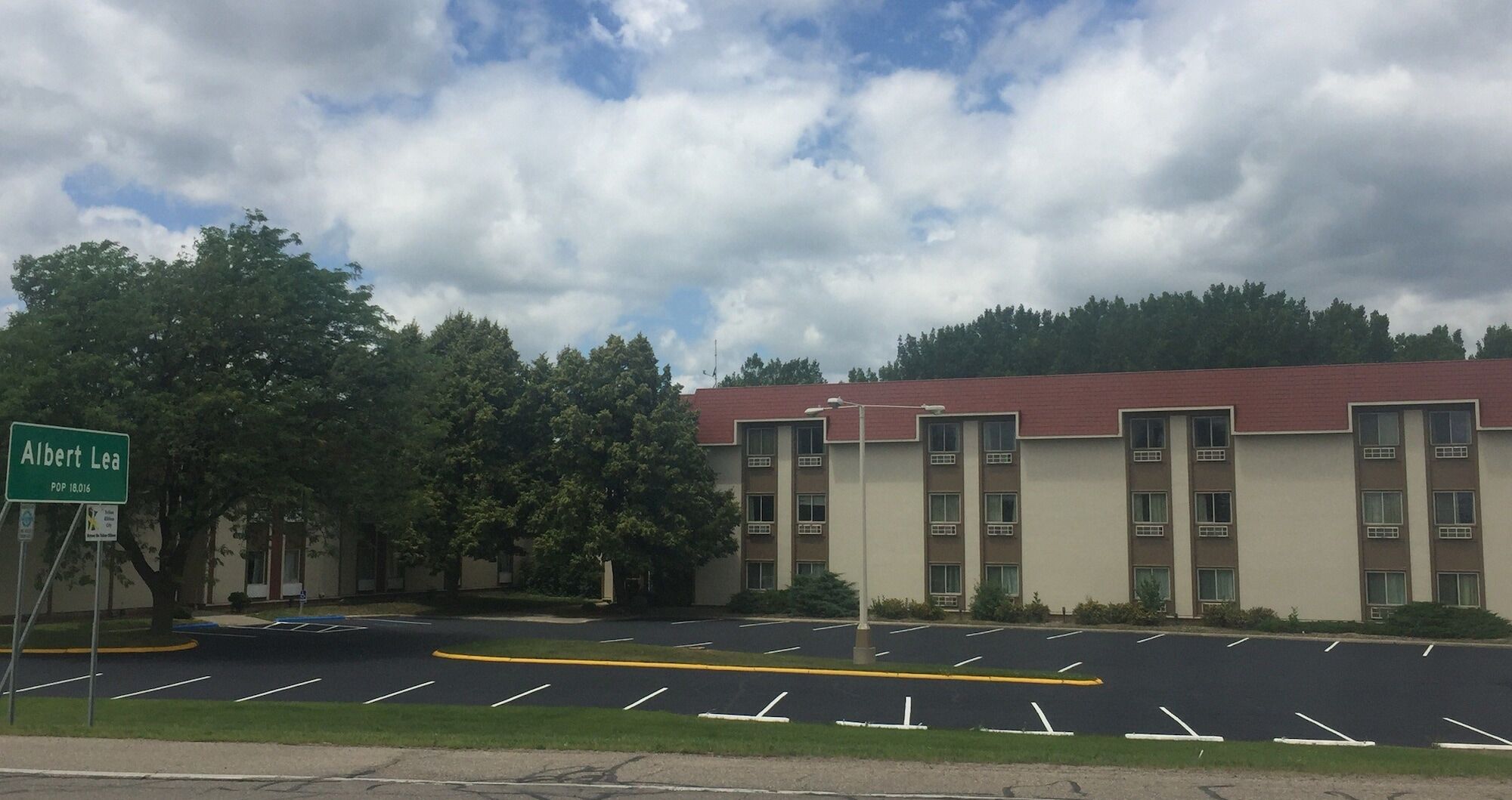 Ramada By Wyndham Albert Lea Exterior photo