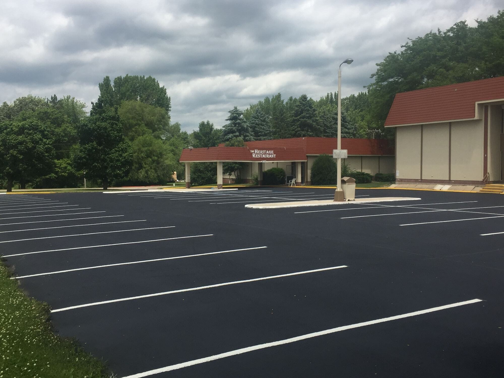 Ramada By Wyndham Albert Lea Exterior photo