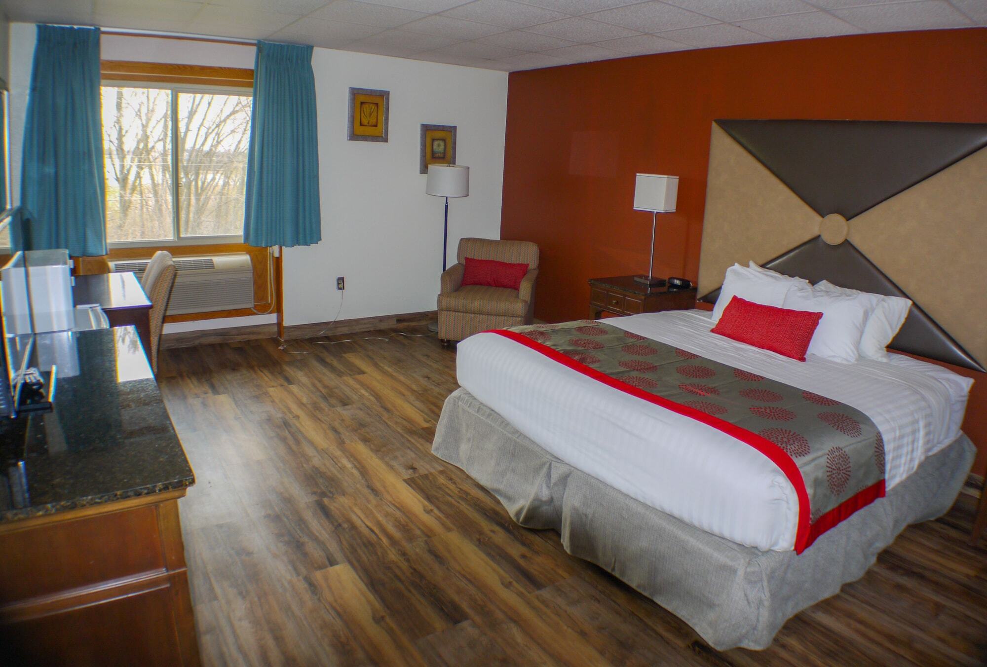 Ramada By Wyndham Albert Lea Exterior photo